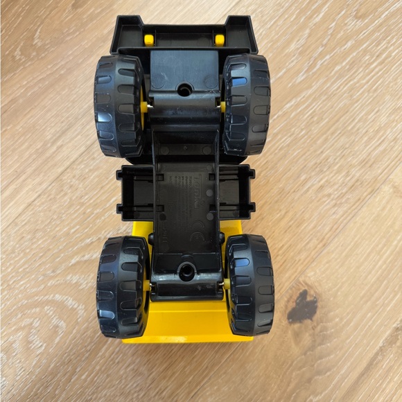 Tonka Retro Metal Yellow and Black Dump Truck Toy - Picture 4 of 6